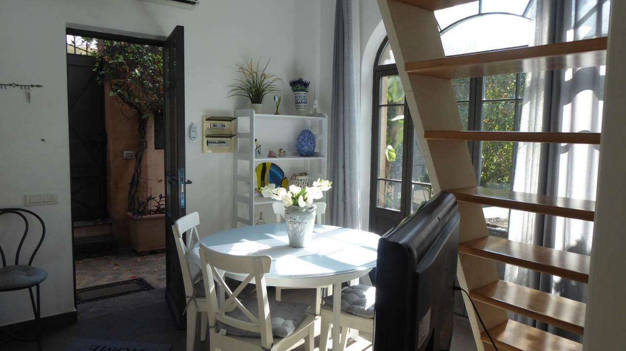 Villa Il Liberty Di Emilia à Mondello Extérieur photo